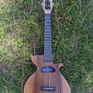 ukulele ténor cèdre ancien