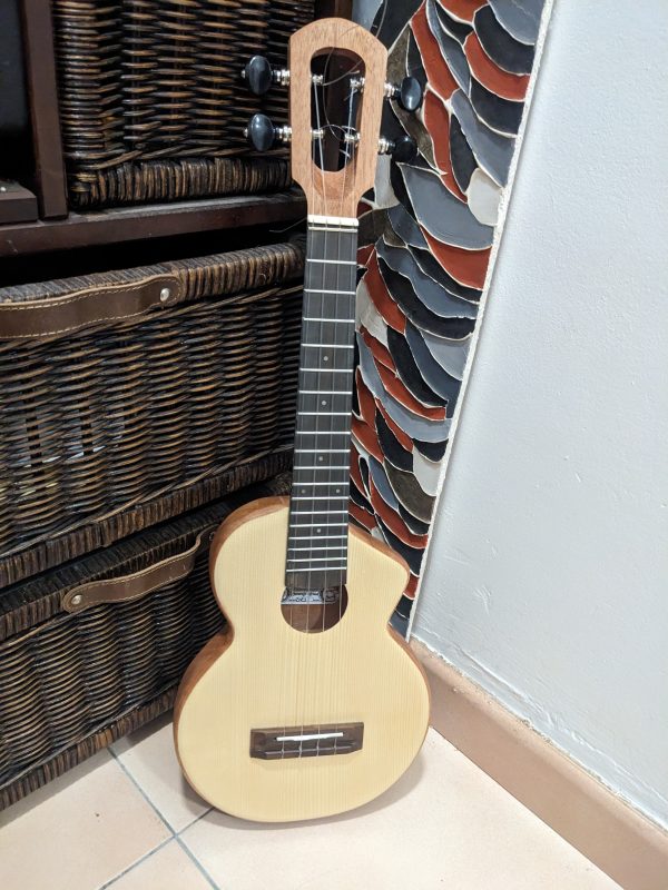 ukulele concert monoxyle épicéa