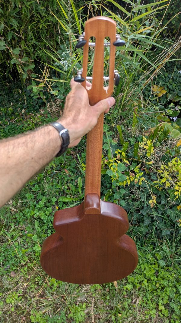 ukulele baryton custom monoxyle epicéa torrefié – Image 8