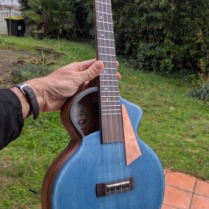 ukulele ténor bleu