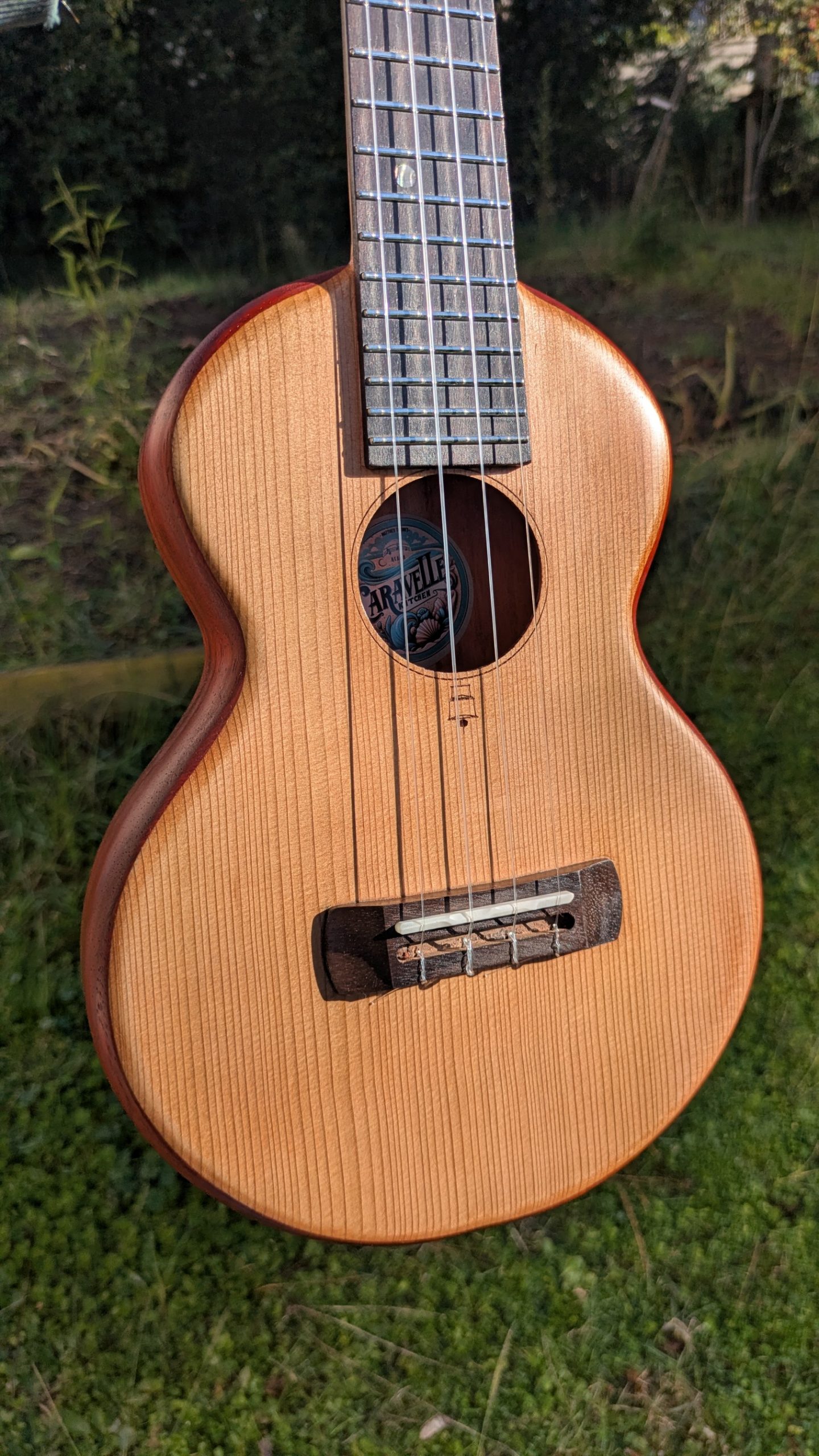 ukulele concert grillon monoxyle cèdre padouk – Image 2