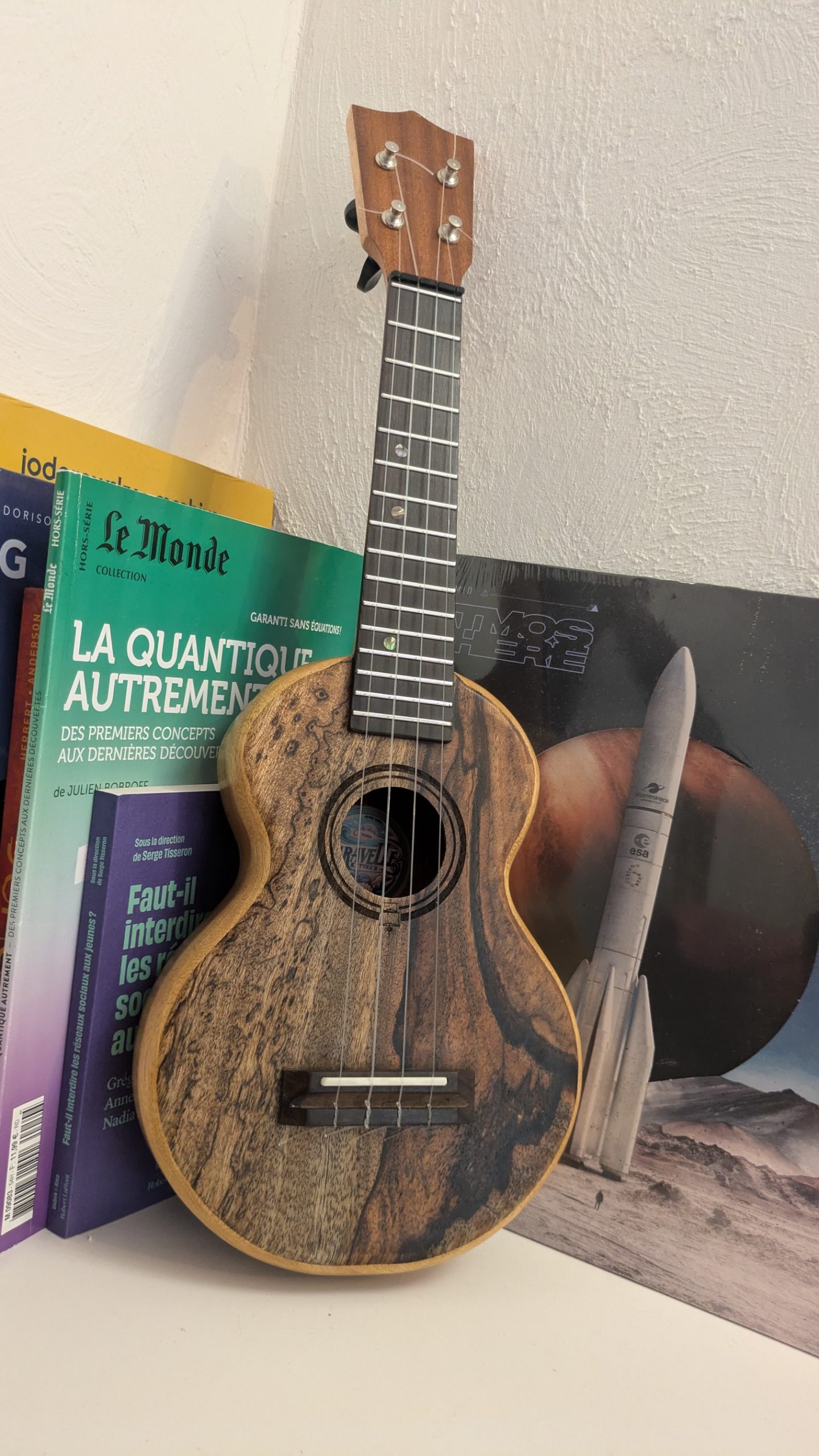 ukulele grillon monoxyle manguier korina – Image 5