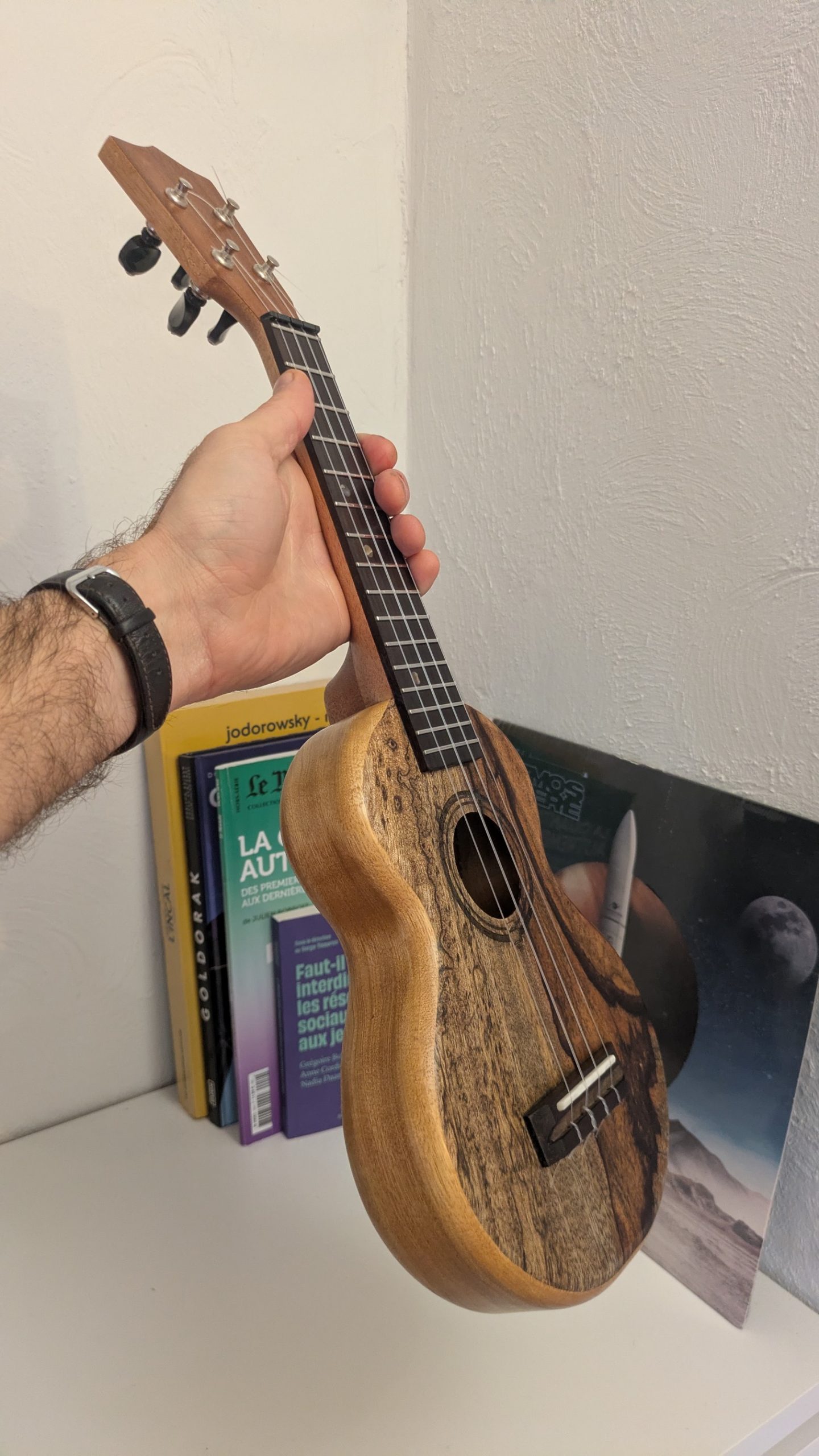 ukulele grillon monoxyle manguier korina – Image 3