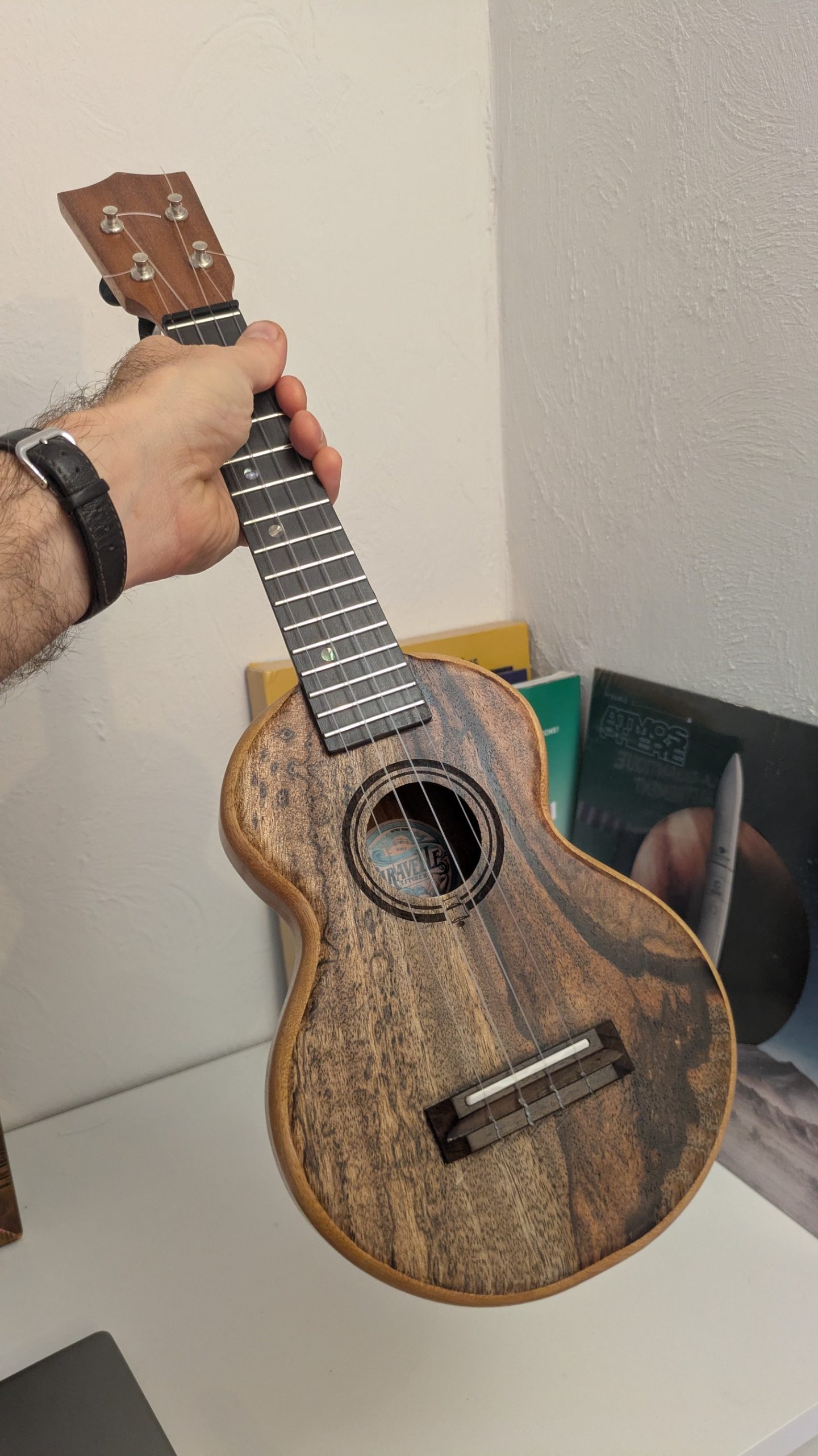 ukulele grillon monoxyle manguier korina – Image 4